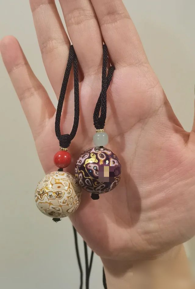 自己做了两条大漆珠的项链